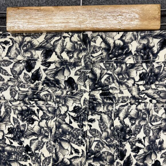 H&M Shorts Womens 8 Black White Floral Print Mid Rise Cotton Stretch Summer - Picture 10 of 13